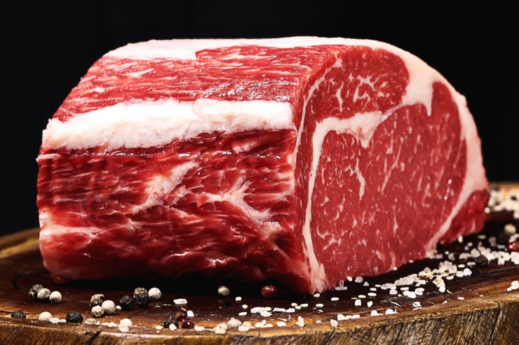 Exportações impulsionam receita da carne bovina, mas mercado interno enfrenta queda de preços