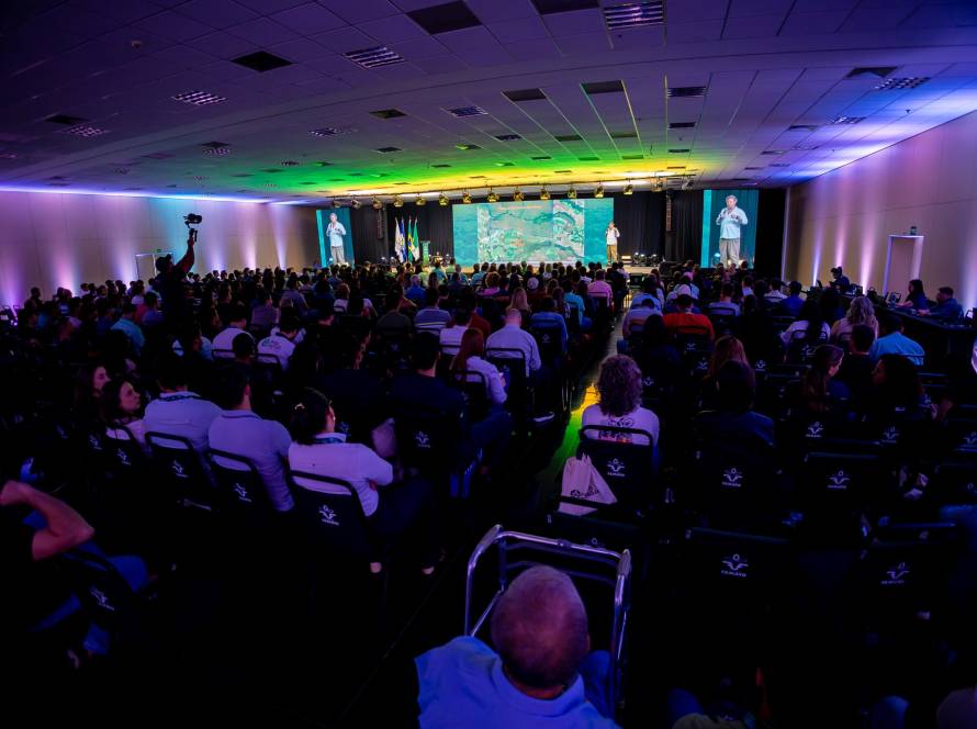 Aprosoja MT reuniu mais de 600 pessoas em seu V Simpósio Técnico e debateu estratégias para superar entraves do setor