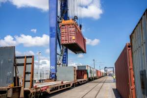 Tarifaço sobre parte de exportações brasileiras entra em vigor nesta quarta-feira