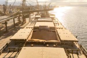 Aumento do calado impulsiona recorde histórico de embarque de milho em Paranaguá