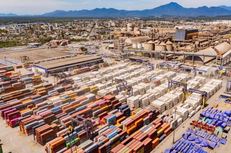 Paraná bate recorde em cargas conteinerizadas e amplia liderança na exportação de proteínas