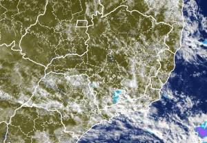 Calor e tempo seco predominam no Centro-Oeste; chuva será isolada no MS