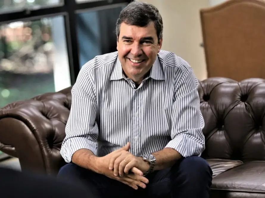 Eduardo Riedel é eleito governador de MS no primeiro turno